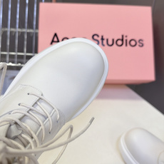 Acne Studios秋冬最新款厚底圆头系带马丁短靴 超多明星网红种草 标志性大圆鞋头 钝感圆头 是Acne极具辨识度 Acne Studios秋冬最新款厚底圆头系带马丁短靴 超多明星网红种草 标志性大圆鞋头 钝感圆头 是Acne极具辨识度