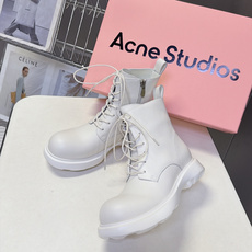 Acne Studios秋冬最新款厚底圆头系带马丁短靴 超多明星网红种草 标志性大圆鞋头 钝感圆头 是Acne极具辨识度 Acne Studios秋冬最新款厚底圆头系带马丁短靴 超多明星网红种草 标志性大圆鞋头 钝感圆头 是Acne极具辨识度