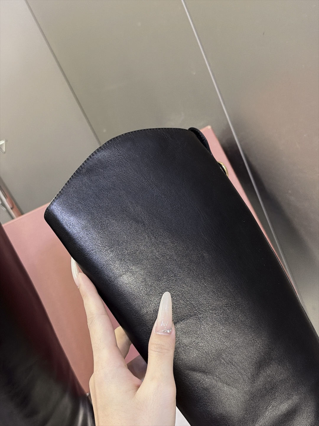 Loro Piana诺悠翩雅最新款V口极简风直筒高筒骑士靴 超多明星网红种草 靴口V型斜切开口 靴管前低后高的V口设计 