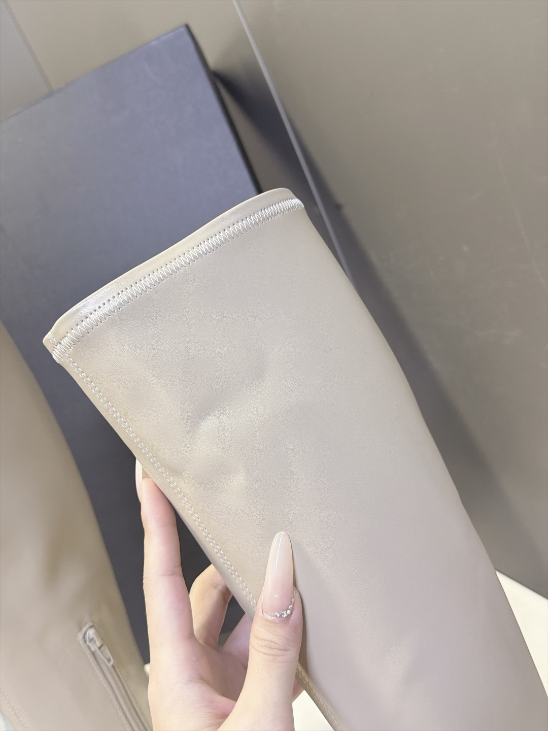 CHRISTEN最新款弹力套筒分趾平底高筒靴 超多明星网红种草 标志性Tabi分趾及膝弹力长靴 先锋解构风 极简芭蕾感长