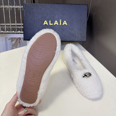 ALAÏA阿莱亚最新款泰迪羊羔毛芭蕾毛毛平底鞋 超多明星网红种草 全身泰迪卷曲羊羔毛整鞋包裹毛绒 里外毛茸茸 秋冬氛围感 ALAÏA阿莱亚最新款泰迪羊羔毛芭蕾毛毛平底鞋 超多明星网红种草 全身泰迪卷曲羊羔毛整鞋包裹毛绒 里外毛茸茸 秋冬氛围感