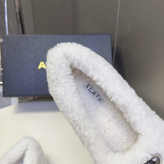 ALAÏA阿莱亚最新款泰迪羊羔毛芭蕾毛毛平底鞋 超多明星网红种草 全身泰迪卷曲羊羔毛整鞋包裹毛绒 里外毛茸茸 秋冬氛围感 ALAÏA阿莱亚最新款泰迪羊羔毛芭蕾毛毛平底鞋 超多明星网红种草 全身泰迪卷曲羊羔毛整鞋包裹毛绒 里外毛茸茸 秋冬氛围感