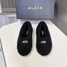 ALAÏA阿莱亚最新款泰迪羊羔毛芭蕾毛毛平底鞋 超多明星网红种草 全身泰迪卷曲羊羔毛整鞋包裹毛绒 里外毛茸茸 秋冬氛围感 ALAÏA阿莱亚最新款泰迪羊羔毛芭蕾毛毛平底鞋 超多明星网红种草 全身泰迪卷曲羊羔毛整鞋包裹毛绒 里外毛茸茸 秋冬氛围感