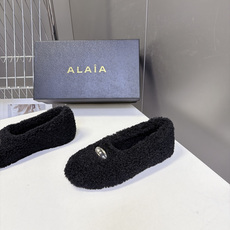 ALAÏA阿莱亚最新款泰迪羊羔毛芭蕾毛毛平底鞋 超多明星网红种草 全身泰迪卷曲羊羔毛整鞋包裹毛绒 里外毛茸茸 秋冬氛围感 ALAÏA阿莱亚最新款泰迪羊羔毛芭蕾毛毛平底鞋 超多明星网红种草 全身泰迪卷曲羊羔毛整鞋包裹毛绒 里外毛茸茸 秋冬氛围感