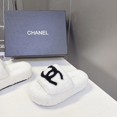 CHANEL香奈儿最新款泰迪羊羔毛厚底一字毛毛拖鞋 超多明星网红种草 鞋面通体泰迪卷羊羔毛厚实毛绒 秋冬保暖 一字露趾拖 CHANEL香奈儿最新款泰迪羊羔毛厚底一字毛毛拖鞋 超多明星网红种草 鞋面通体泰迪卷羊羔毛厚实毛绒 秋冬保暖 一字露趾拖