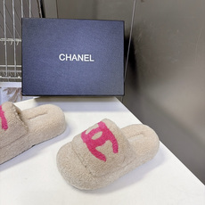 CHANEL香奈儿最新款泰迪羊羔毛厚底一字毛毛拖鞋 超多明星网红种草 鞋面通体泰迪卷羊羔毛厚实毛绒 秋冬保暖 一字露趾拖 CHANEL香奈儿最新款泰迪羊羔毛厚底一字毛毛拖鞋 超多明星网红种草 鞋面通体泰迪卷羊羔毛厚实毛绒 秋冬保暖 一字露趾拖