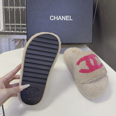 CHANEL香奈儿最新款泰迪羊羔毛厚底一字毛毛拖鞋 超多明星网红种草 鞋面通体泰迪卷羊羔毛厚实毛绒 秋冬保暖 一字露趾拖 CHANEL香奈儿最新款泰迪羊羔毛厚底一字毛毛拖鞋 超多明星网红种草 鞋面通体泰迪卷羊羔毛厚实毛绒 秋冬保暖 一字露趾拖