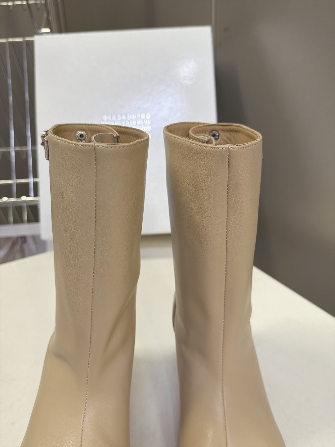 Maison Margiela马吉拉最新款分趾tabi中筒短靴 超多明星网红种草 极简高级风标志性tabi猪蹄分趾鞋头 