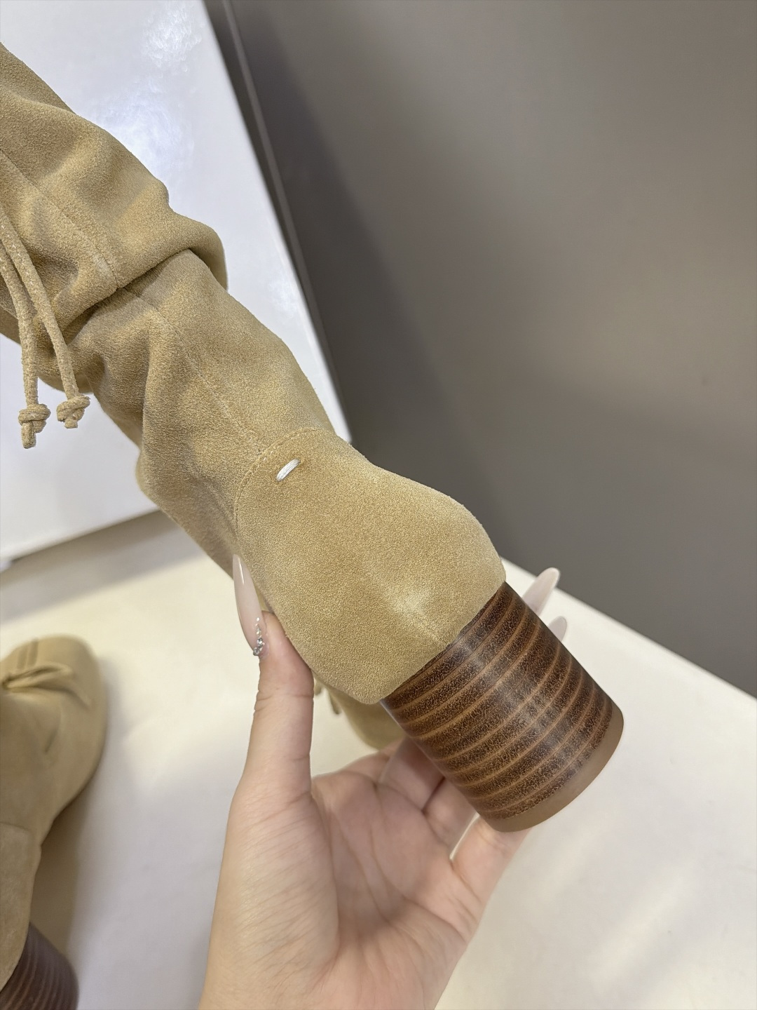 Maison Margiela 马吉拉最新款Tabi蝴蝶结堆堆中筒靴 超多明星网红种草 经典Tabi分趾鞋头 鞋头点缀小