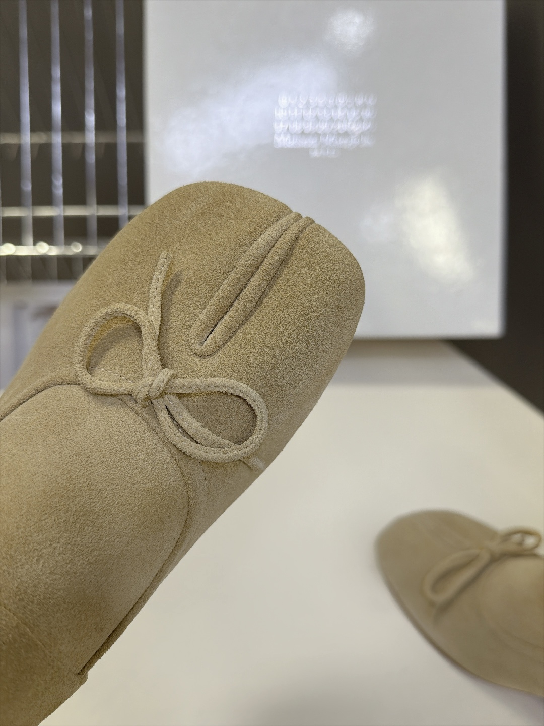 Maison Margiela 马吉拉最新款Tabi蝴蝶结堆堆中筒靴 超多明星网红种草 经典Tabi分趾鞋头 鞋头点缀小