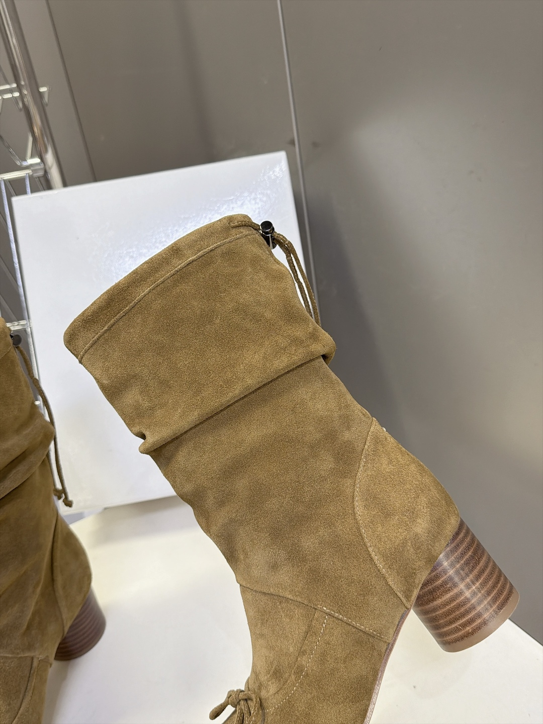 Maison Margiela 马吉拉最新款Tabi蝴蝶结堆堆中筒靴 超多明星网红种草 经典Tabi分趾鞋头 鞋头点缀小