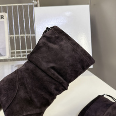 Maison Margiela 马吉拉最新款Tabi蝴蝶结堆堆中筒靴 超多明星网红种草 经典Tabi分趾鞋头 鞋头点缀小 Maison Margiela 马吉拉最新款Tabi蝴蝶结堆堆中筒靴 超多明星网红种草 经典Tabi分趾鞋头 鞋头点缀小