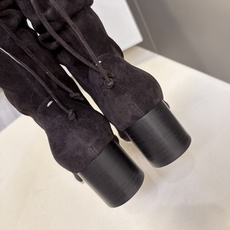 Maison Margiela 马吉拉最新款Tabi蝴蝶结堆堆中筒靴 超多明星网红种草 经典Tabi分趾鞋头 鞋头点缀小 Maison Margiela 马吉拉最新款Tabi蝴蝶结堆堆中筒靴 超多明星网红种草 经典Tabi分趾鞋头 鞋头点缀小