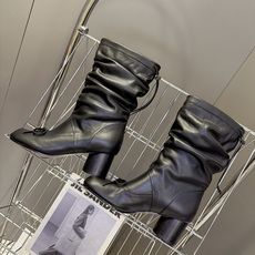Maison Margiela 马吉拉最新款Tabi蝴蝶结堆堆中筒靴 超多明星网红种草 经典Tabi分趾鞋头 鞋头点缀小 Maison Margiela 马吉拉最新款Tabi蝴蝶结堆堆中筒靴 超多明星网红种草 经典Tabi分趾鞋头 鞋头点缀小
