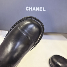 CHANEL香奈儿最新款双C西部高筒骑士长靴 超多明星网红种草 经典西部风高筒直筒靴 V型开口靴口 靴筒外侧立体刺绣双C CHANEL香奈儿最新款双C西部高筒骑士长靴 超多明星网红种草 经典西部风高筒直筒靴 V型开口靴口 靴筒外侧立体刺绣双C