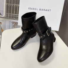 Isabel Marant伊莎贝尔最新款铆钉扣带短筒西部靴 超多明星网红种草 全鞋采用软糯反绒麂皮 绒面质感细腻 复古氛 Isabel Marant伊莎贝尔最新款铆钉扣带短筒西部靴 超多明星网红种草 全鞋采用软糯反绒麂皮 绒面质感细腻 复古氛