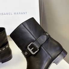 Isabel Marant伊莎贝尔最新款铆钉扣带短筒西部靴 超多明星网红种草 全鞋采用软糯反绒麂皮 绒面质感细腻 复古氛 Isabel Marant伊莎贝尔最新款铆钉扣带短筒西部靴 超多明星网红种草 全鞋采用软糯反绒麂皮 绒面质感细腻 复古氛