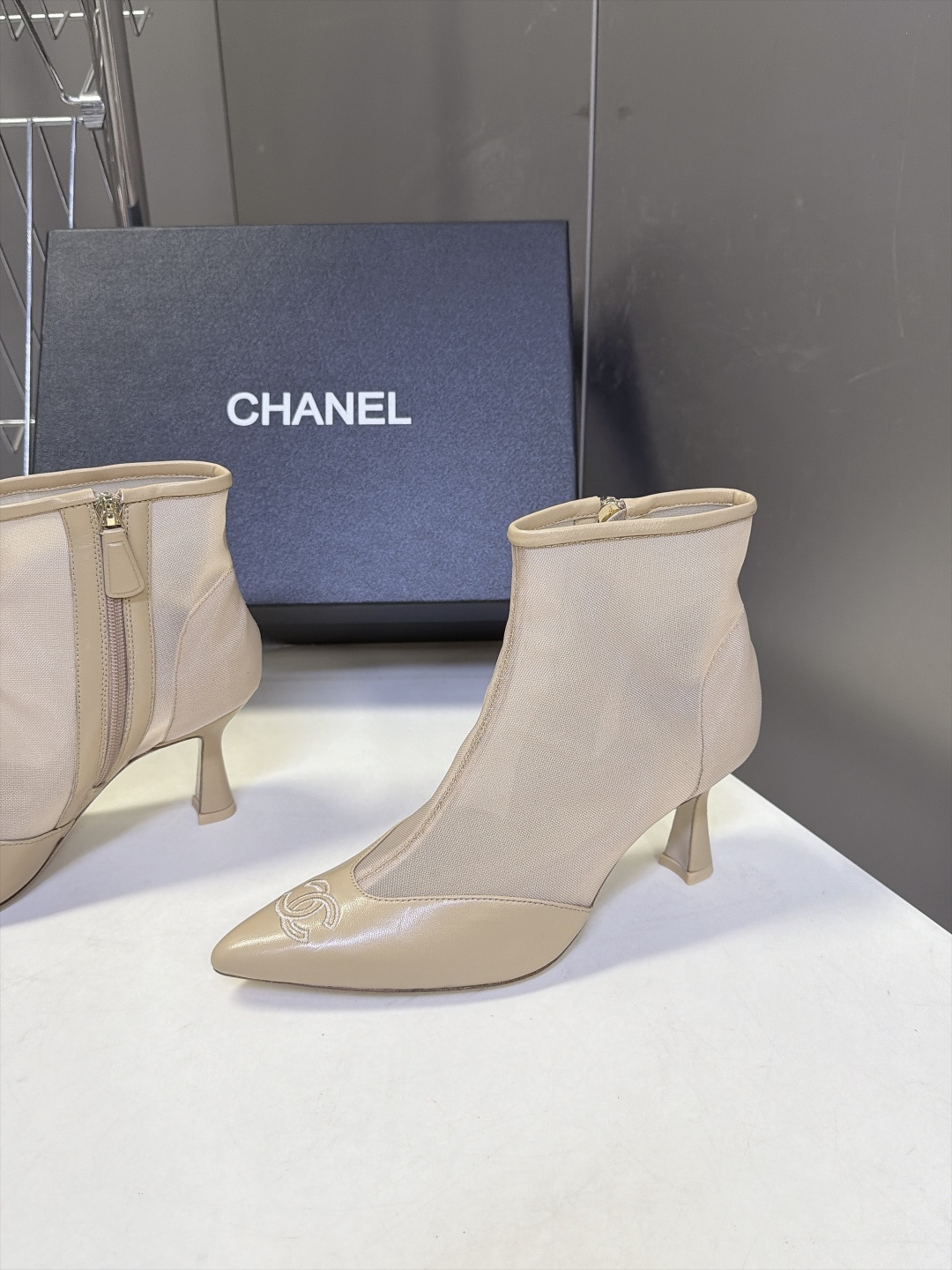 CHANEL香奈儿最新款网纱全皮拼接刺绣尖头短靴 超多明星网红种草 秋冬精致通勤款 利落尖头搭配复古喇叭小猫跟 跟高7C
