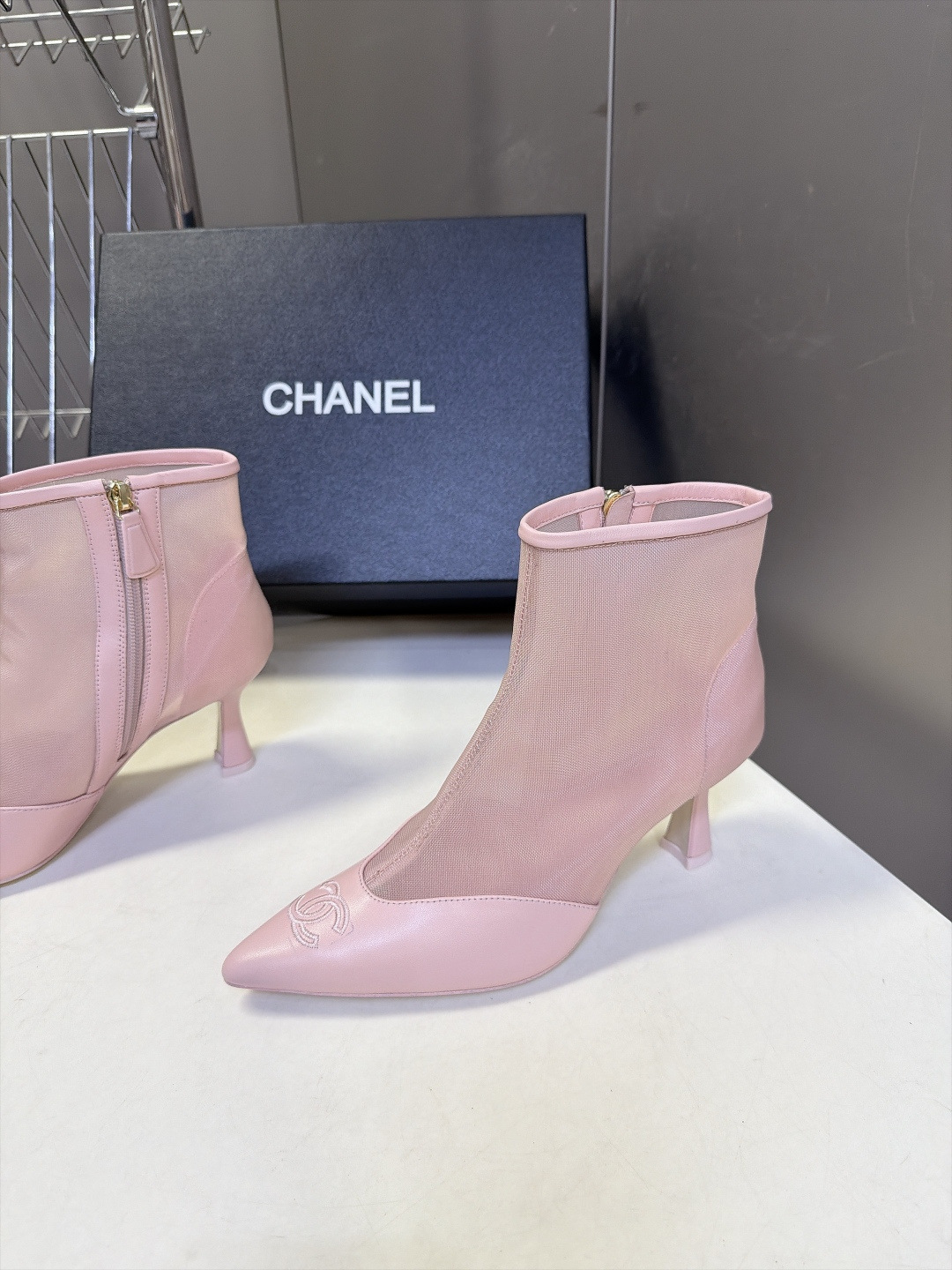 CHANEL香奈儿最新款网纱全皮拼接刺绣尖头短靴 超多明星网红种草 秋冬精致通勤款 利落尖头搭配复古喇叭小猫跟 跟高7C