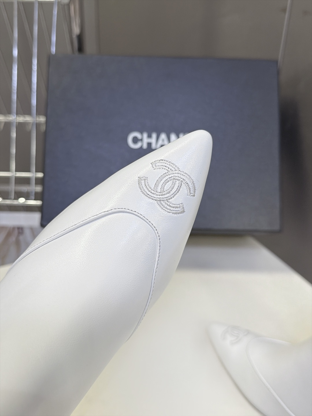 CHANEL香奈儿最新款网纱全皮拼接刺绣尖头短靴 超多明星网红种草 秋冬精致通勤款 利落尖头搭配复古喇叭小猫跟 跟高7C