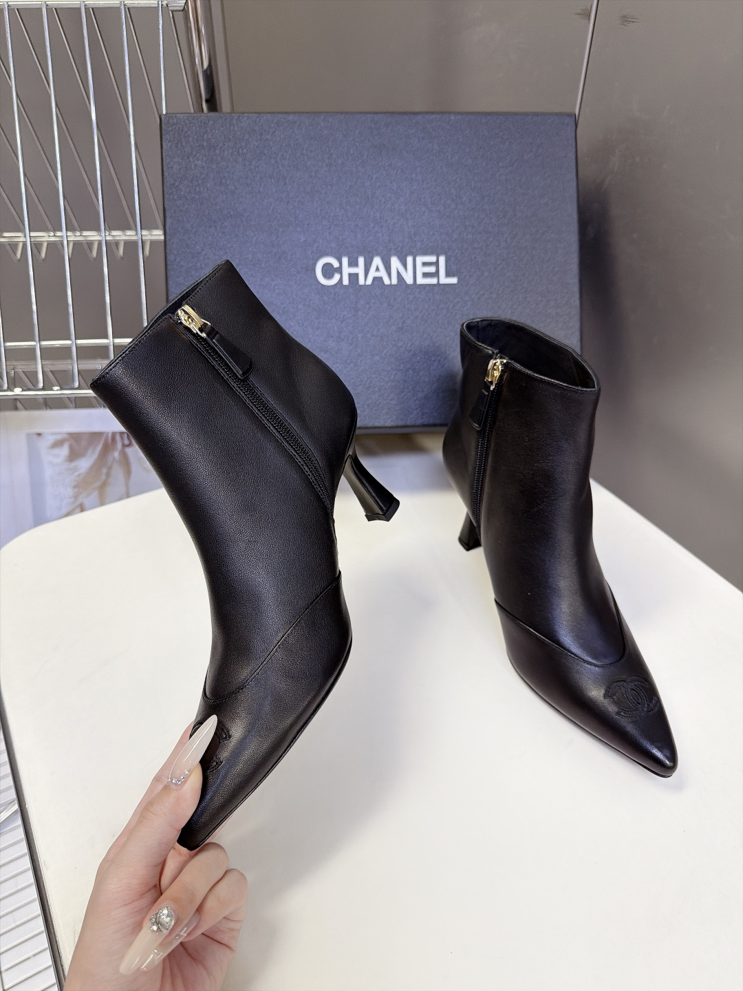 CHANEL香奈儿最新款网纱全皮拼接刺绣尖头短靴 超多明星网红种草 秋冬精致通勤款 利落尖头搭配复古喇叭小猫跟 跟高7C