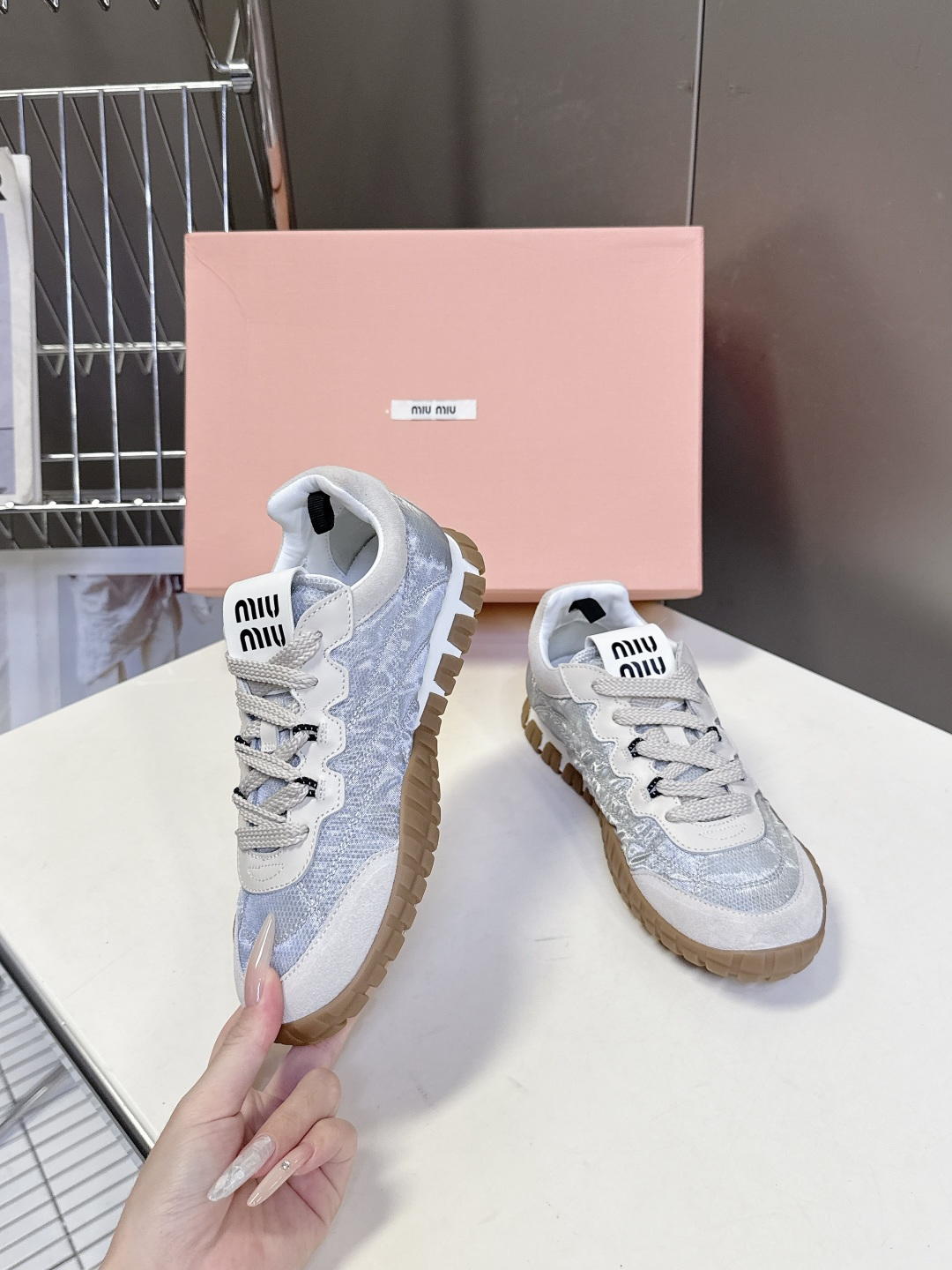 MiuMiu缪缪春夏秀款 饼干鞋 阿甘鞋休闲运动鞋 专柜8900购入开发 miumiu最新爆款 前卫大胆的设计，Miu 