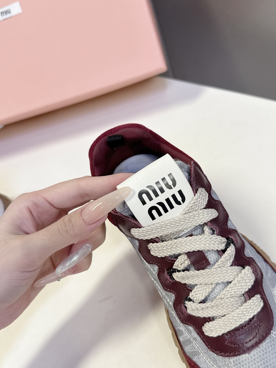 MiuMiu缪缪春夏秀款 饼干鞋 阿甘鞋休闲运动鞋 专柜8900购入开发 miumiu最新爆款 前卫大胆的设计，Miu 