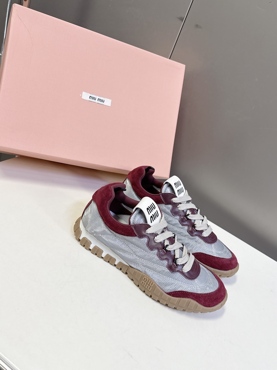 MiuMiu缪缪春夏秀款 饼干鞋 阿甘鞋休闲运动鞋 专柜8900购入开发 miumiu最新爆款 前卫大胆的设计，Miu 