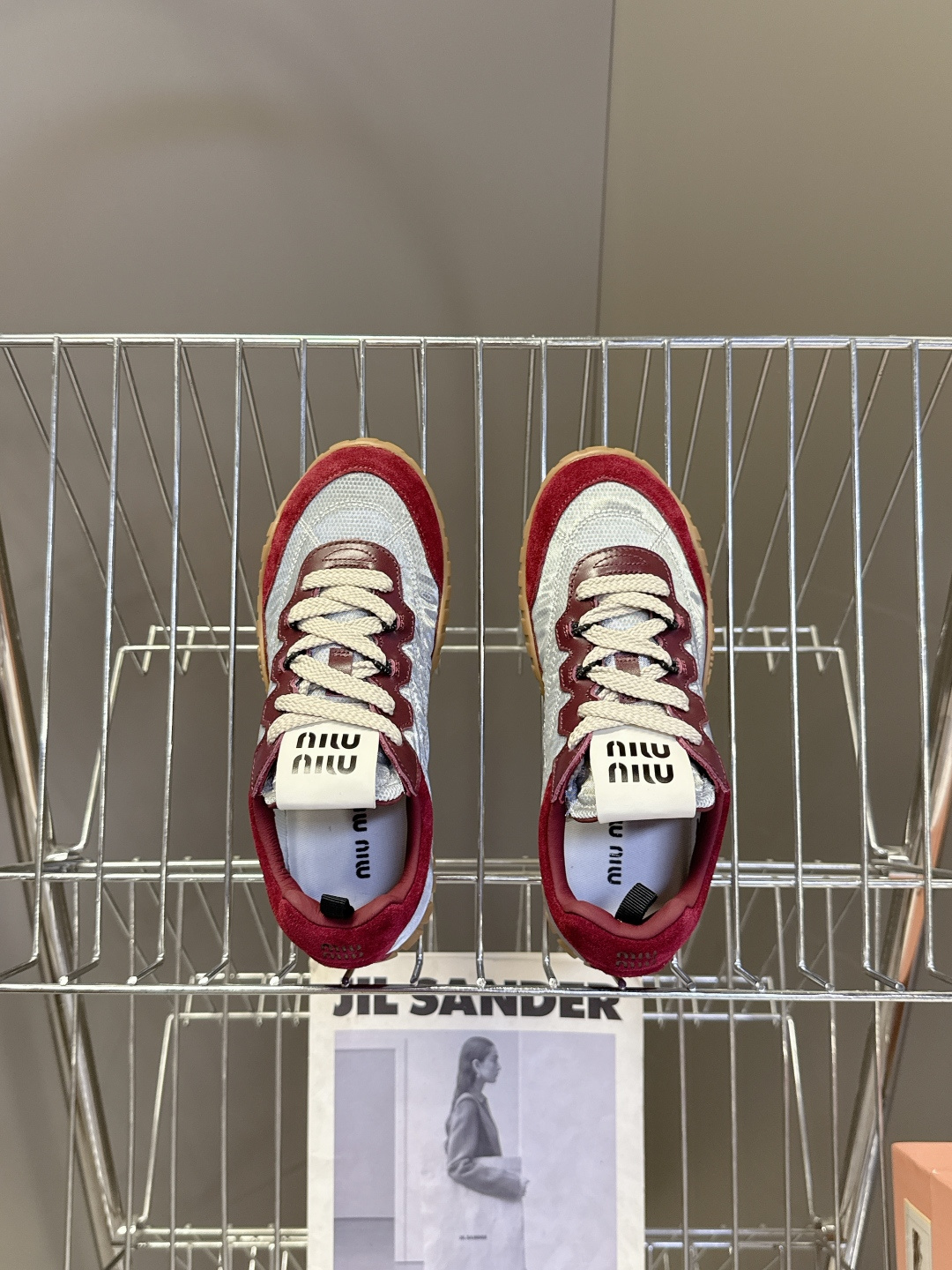 MiuMiu缪缪春夏秀款 饼干鞋 阿甘鞋休闲运动鞋 专柜8900购入开发 miumiu最新爆款 前卫大胆的设计，Miu 