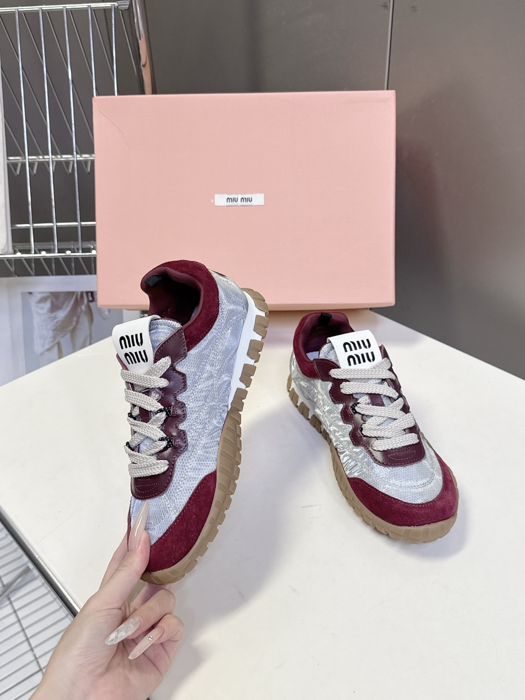MiuMiu缪缪春夏秀款 饼干鞋 阿甘鞋休闲运动鞋 专柜8900购入开发 miumiu最新爆款 前卫大胆的设计，Miu 