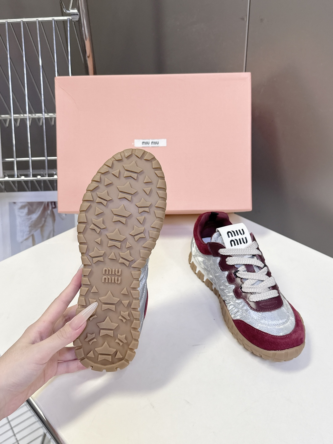 MiuMiu缪缪春夏秀款 饼干鞋 阿甘鞋休闲运动鞋 专柜8900购入开发 miumiu最新爆款 前卫大胆的设计，Miu 