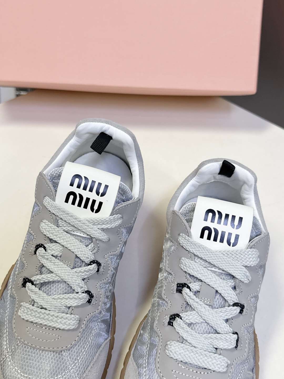 MiuMiu缪缪春夏秀款 饼干鞋 阿甘鞋休闲运动鞋 专柜8900购入开发 miumiu最新爆款 前卫大胆的设计，Miu 