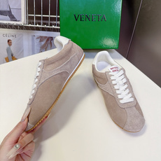 BOTTEGA VENETA 葆蝶家最新款复古情侣款德训阿甘休闲鞋 超多明星网红种草 复古70年代阿甘跑鞋轮廓 兼顾老钱 BOTTEGA VENETA 葆蝶家最新款复古情侣款德训阿甘休闲鞋 超多明星网红种草 复古70年代阿甘跑鞋轮廓 兼顾老钱