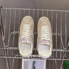 BOTTEGA VENETA 葆蝶家最新款复古情侣款德训阿甘休闲鞋 超多明星网红种草 复古70年代阿甘跑鞋轮廓 兼顾老钱 BOTTEGA VENETA 葆蝶家最新款复古情侣款德训阿甘休闲鞋 超多明星网红种草 复古70年代阿甘跑鞋轮廓 兼顾老钱