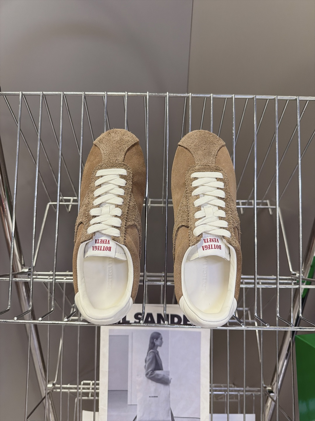 BOTTEGA VENETA 葆蝶家最新款复古情侣款德训阿甘休闲鞋 超多明星网红种草 复古70年代阿甘跑鞋轮廓 兼顾老钱 BOTTEGA VENETA 葆蝶家最新款复古情侣款德训阿甘休闲鞋 超多明星网红种草 复古70年代阿甘跑鞋轮廓 兼顾老钱