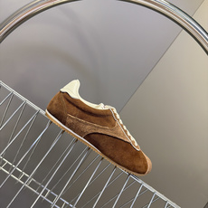 BOTTEGA VENETA 葆蝶家最新款复古情侣款德训阿甘休闲鞋 超多明星网红种草 复古70年代阿甘跑鞋轮廓 兼顾老钱 BOTTEGA VENETA 葆蝶家最新款复古情侣款德训阿甘休闲鞋 超多明星网红种草 复古70年代阿甘跑鞋轮廓 兼顾老钱