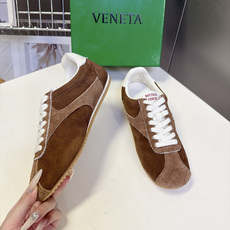 BOTTEGA VENETA 葆蝶家最新款复古情侣款德训阿甘休闲鞋 超多明星网红种草 复古70年代阿甘跑鞋轮廓 兼顾老钱 BOTTEGA VENETA 葆蝶家最新款复古情侣款德训阿甘休闲鞋 超多明星网红种草 复古70年代阿甘跑鞋轮廓 兼顾老钱