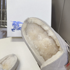 Burberry博柏利秋冬最新情侣款羊毛包头勃肯穆勒拖 超多明星网红种草 这款Burberry Urchin羊毛包头穆勒 Burberry博柏利秋冬最新情侣款羊毛包头勃肯穆勒拖 超多明星网红种草 这款Burberry Urchin羊毛包头穆勒
