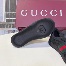 男装➕10 GUCCI古驰最新款织带复古德训板鞋 超多明星网红种草 品牌标志性红绿织带侧标 是整双鞋的点睛之处 鞋面采用 男装➕10 GUCCI古驰最新款织带复古德训板鞋 超多明星网红种草 品牌标志性红绿织带侧标 是整双鞋的点睛之处 鞋面采用