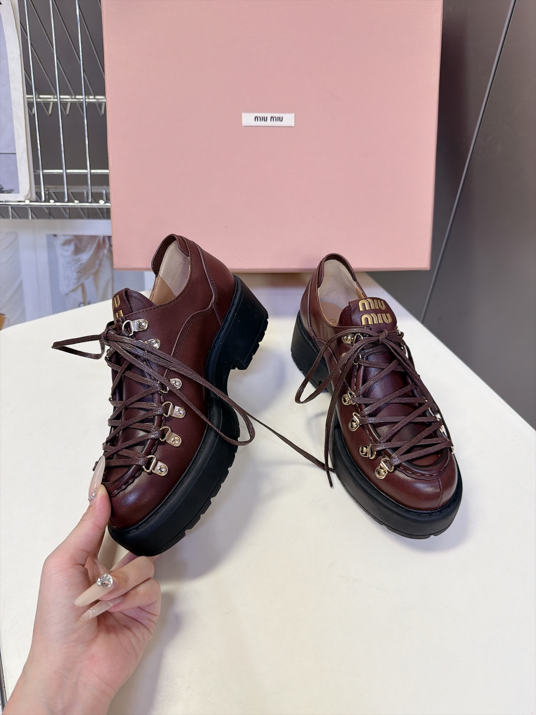 Miu Miu缪缪秋冬最新款厚底绑带登山风小皮鞋 超多明星网红种草 融合复古登山靴结构+甜酷学院小皮鞋 是Miu标志性甜