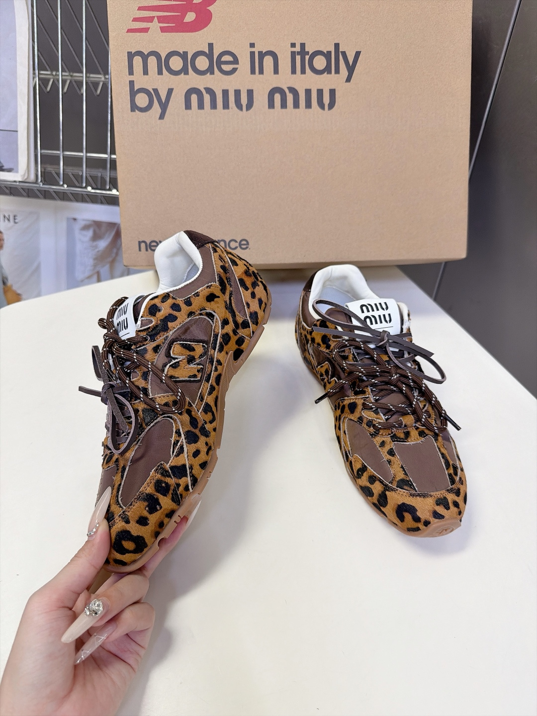 Miu Miu✖️New Balance 联名系列运动鞋、各大品牌都热衷于跨界联名、缪缪这次联名诚意满满非常有亮点✔️鞋