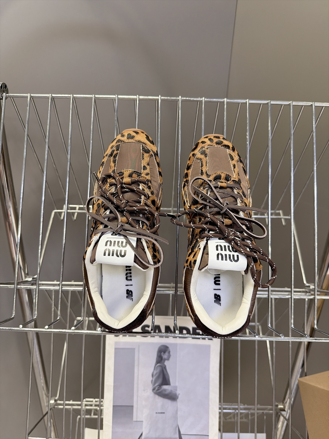 Miu Miu✖️New Balance 联名系列运动鞋、各大品牌都热衷于跨界联名、缪缪这次联名诚意满满非常有亮点✔️鞋