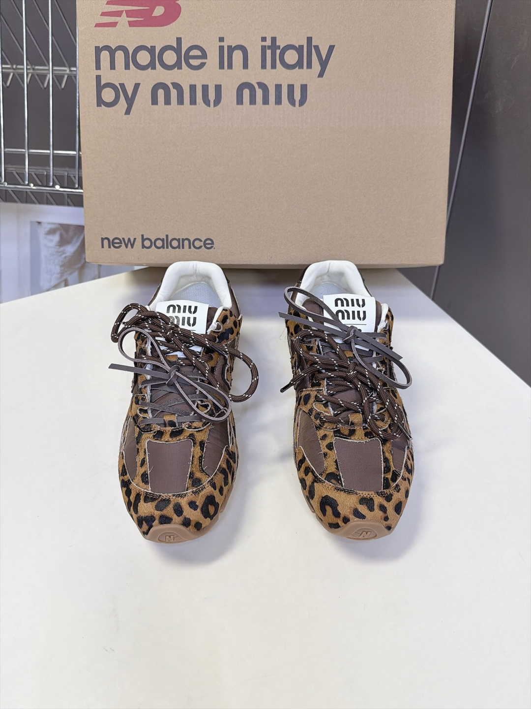Miu Miu✖️New Balance 联名系列运动鞋、各大品牌都热衷于跨界联名、缪缪这次联名诚意满满非常有亮点✔️鞋