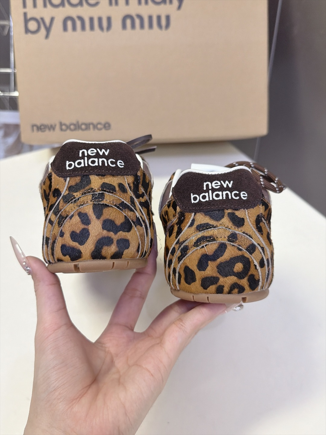 Miu Miu✖️New Balance 联名系列运动鞋、各大品牌都热衷于跨界联名、缪缪这次联名诚意满满非常有亮点✔️鞋