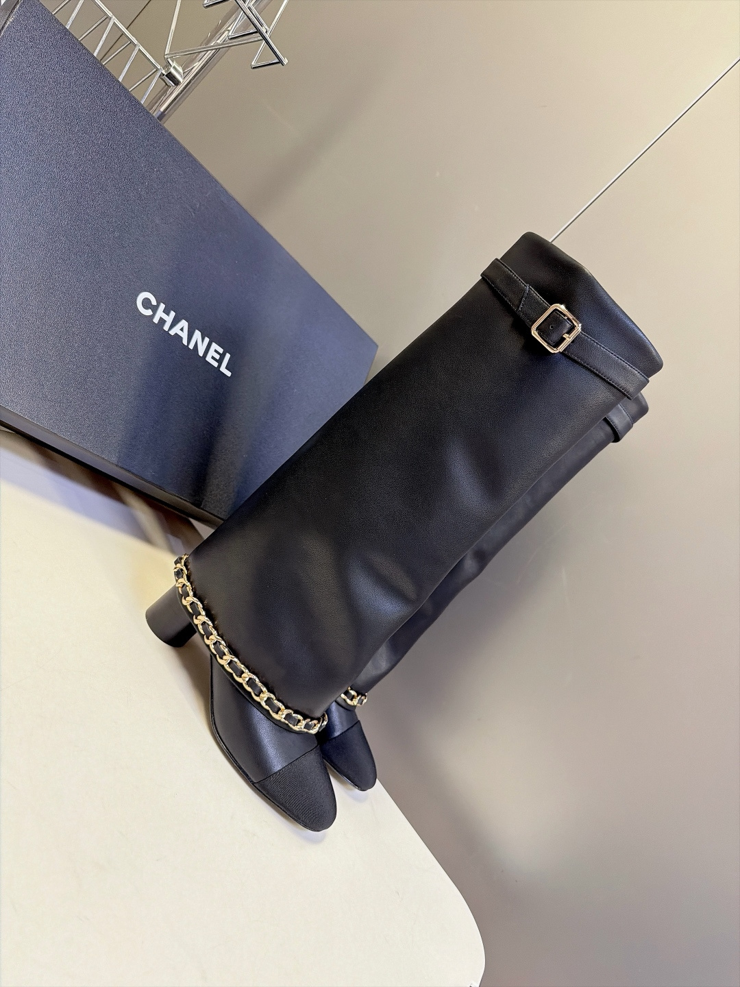 CHANEL香奈儿经典秀款四季裤筒靴 强烈推荐 一定要买的神仙靴子 贼显腿长！比例王！超多明星时尚博主种草 设计师风格强