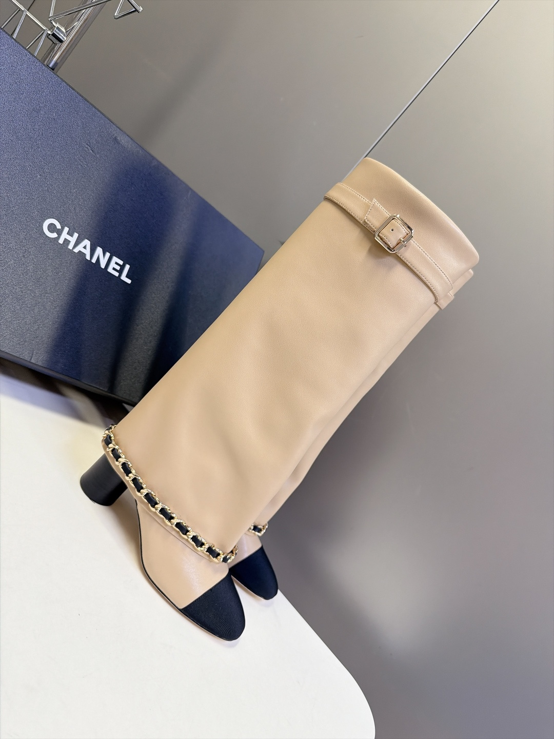 CHANEL香奈儿经典秀款四季裤筒靴 强烈推荐 一定要买的神仙靴子 贼显腿长！比例王！超多明星时尚博主种草 设计师风格强
