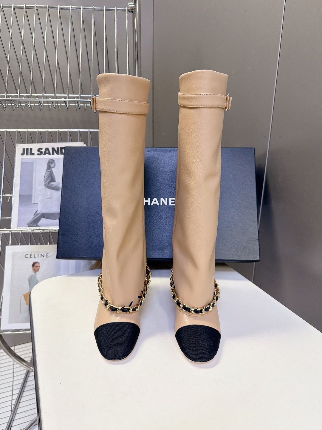 CHANEL香奈儿经典秀款四季裤筒靴 强烈推荐 一定要买的神仙靴子 贼显腿长！比例王！超多明星时尚博主种草 设计师风格强