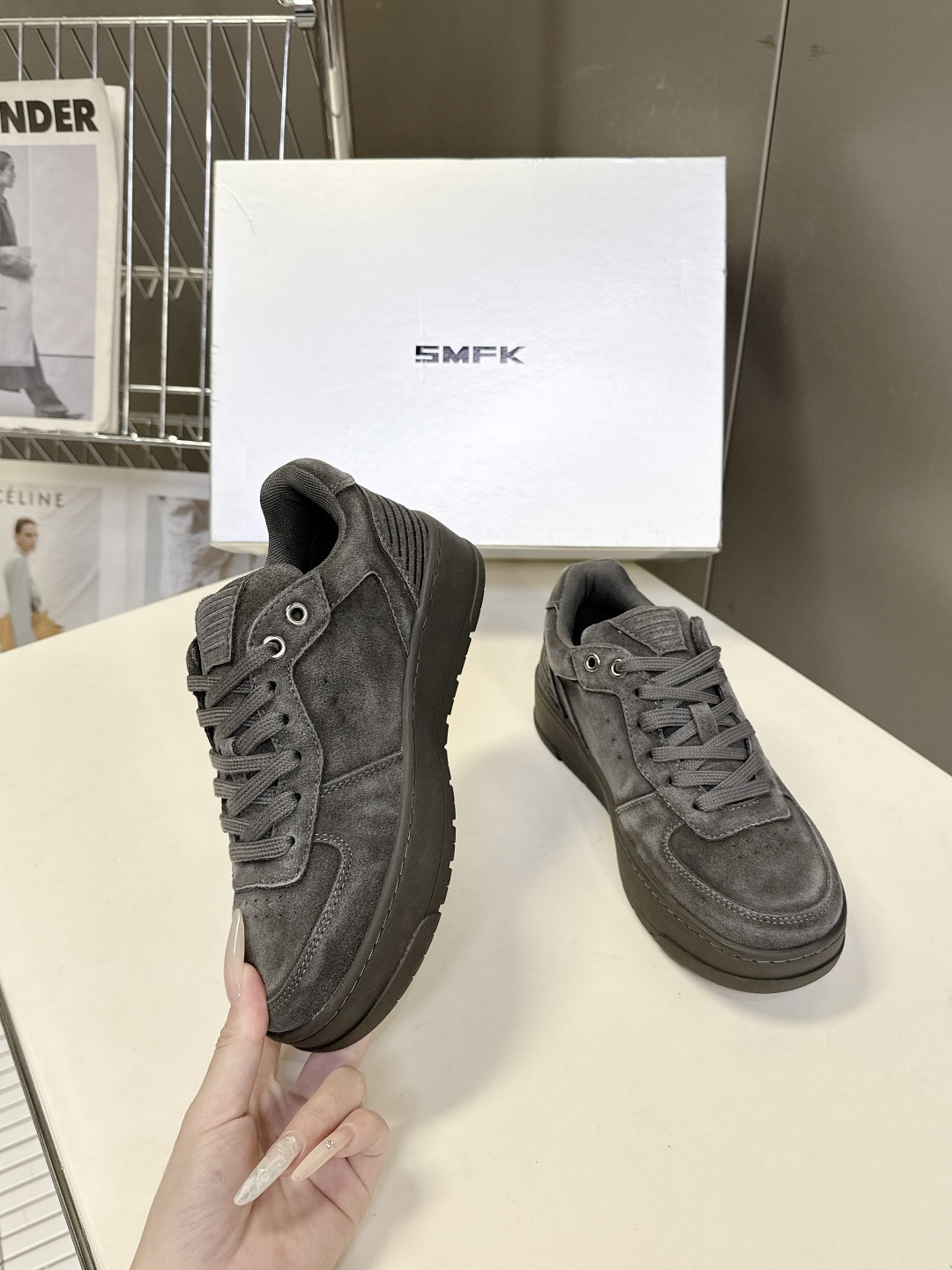 SMFK小众潮牌最新款十字花厚底板鞋 超多明星网红种草 标志性十字花刺绣logo 辨识度拉满 街头酷感十足 简约板鞋鞋型