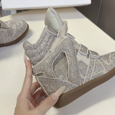 ISABEL MARANT 伊莎贝尔秋冬最新款高帮鞋 超多明星网红博主热推款 妥妥的增高神器 一双简单又不失高级的高帮 ISABEL MARANT 伊莎贝尔秋冬最新款高帮鞋 超多明星网红博主热推款 妥妥的增高神器 一双简单又不失高级的高帮
