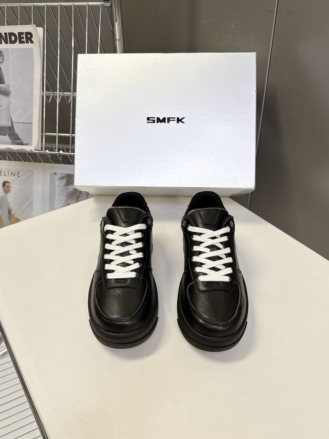 SMFK小众潮牌最新款十字花厚底板鞋 超多明星网红种草 标志性十字花刺绣logo 辨识度拉满 街头酷感十足 简约板鞋鞋型